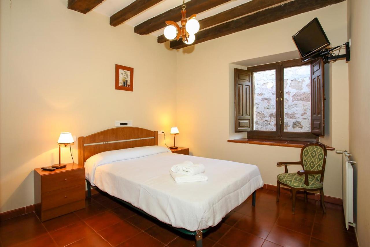 Hostal Rio Duero Molinos de Duero Exterior photo